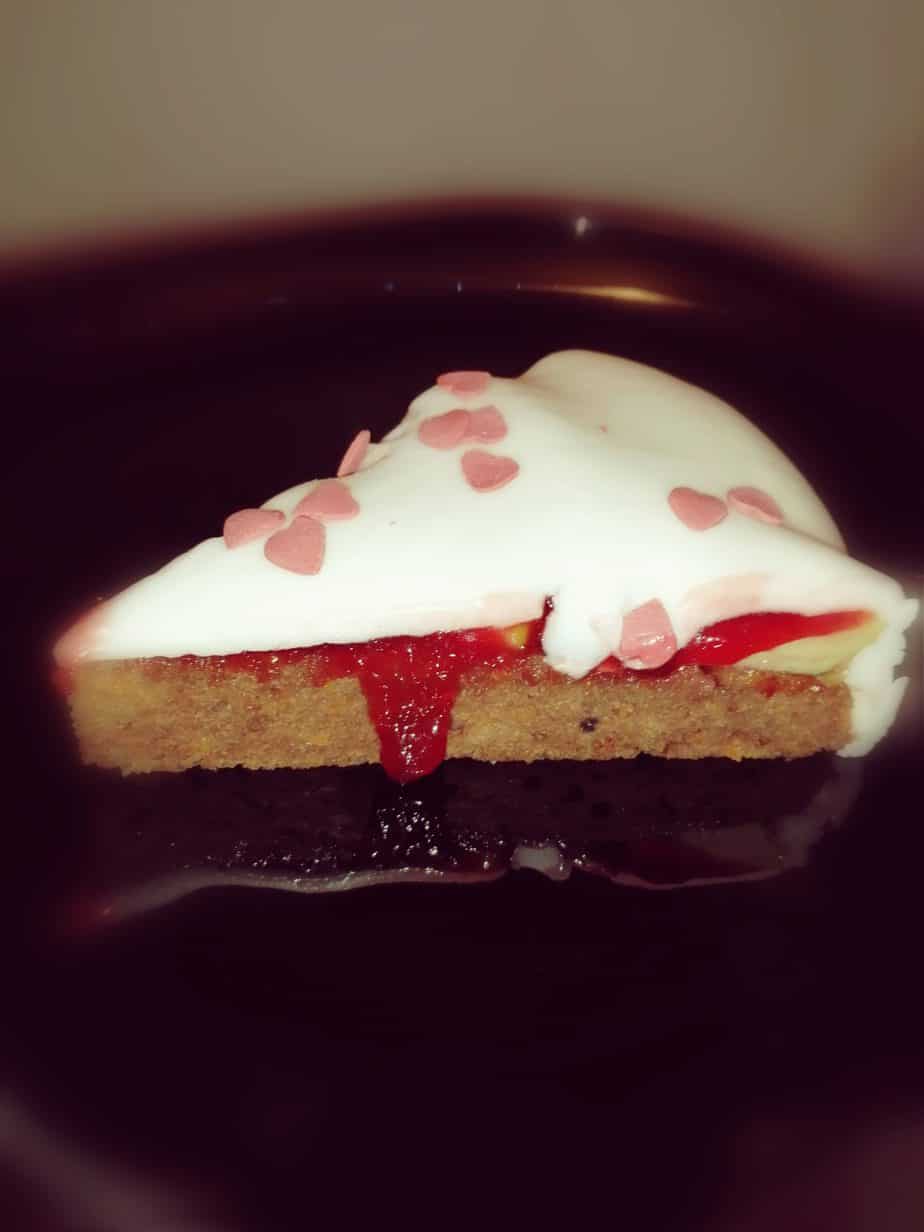 Gluténmentes szülinapi torta tej és tojás nélkül